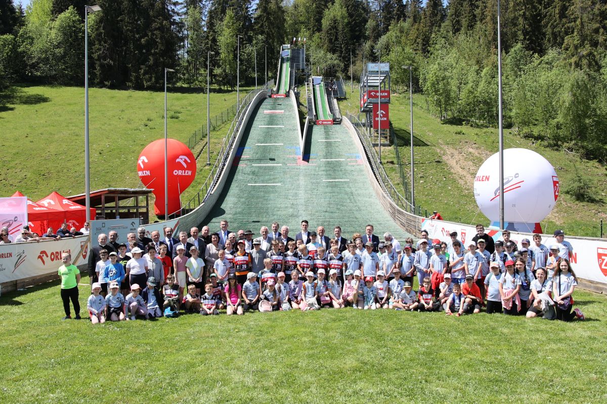 Filmik z Międzynarodowego Dnia Dziecka na Skoczniach w Chochołowie - zawody w Skokach narciarskich